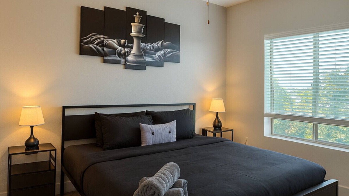 Glen Iris Apartment | Across from UAB | Spacious 2BR Retreat 3b