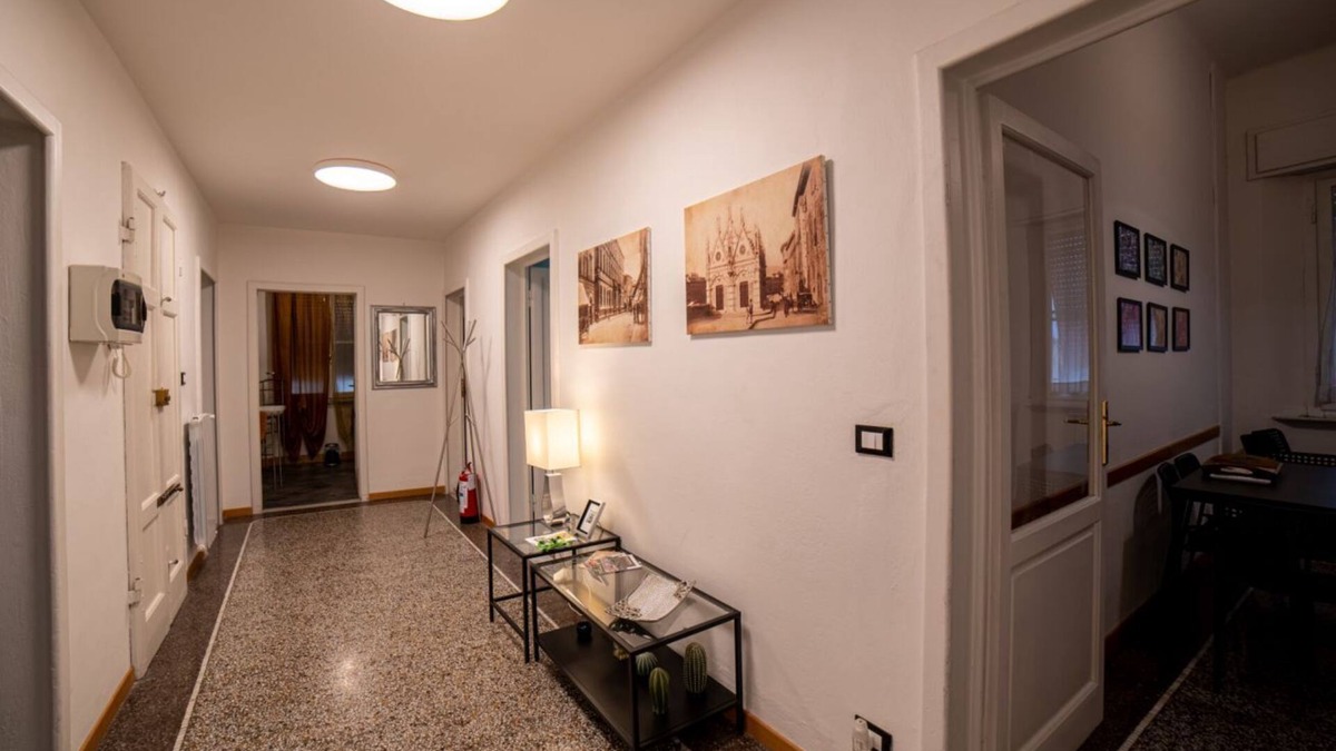 Pisa City Centre Apartment | Across the Arno River, air-conditioned and a stone's throw from downtown!