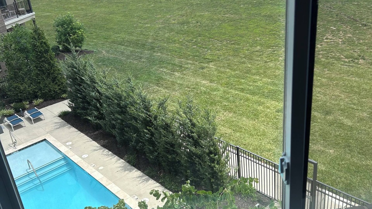 Lenexa Apartment | Across the street from Lenexa City Market! 1BR Apartment with amenity’s