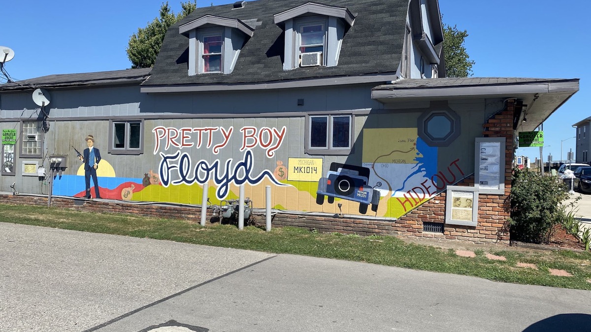 Luna Pier House | Actual Pretty Boy Floyd's Hideout - Luna Pier, MI-Lake Erie-New renovated & list