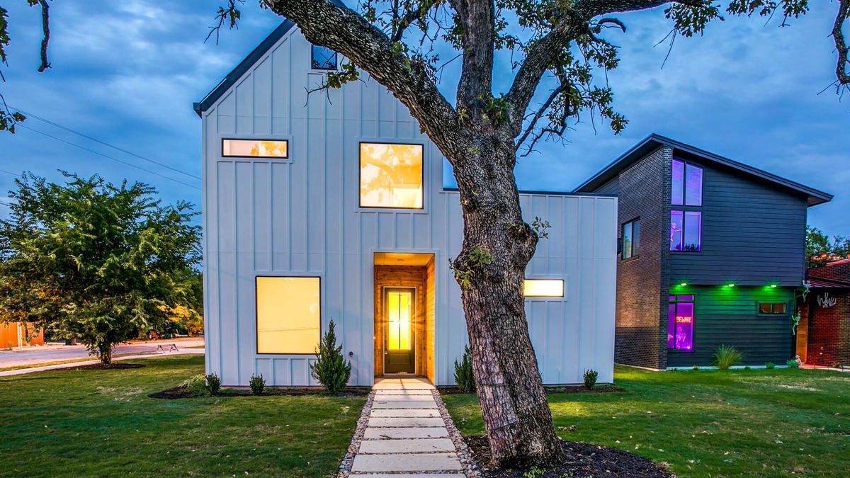 Georgetown House | Actually walkable to Georgetown Square with a private heated pool!n