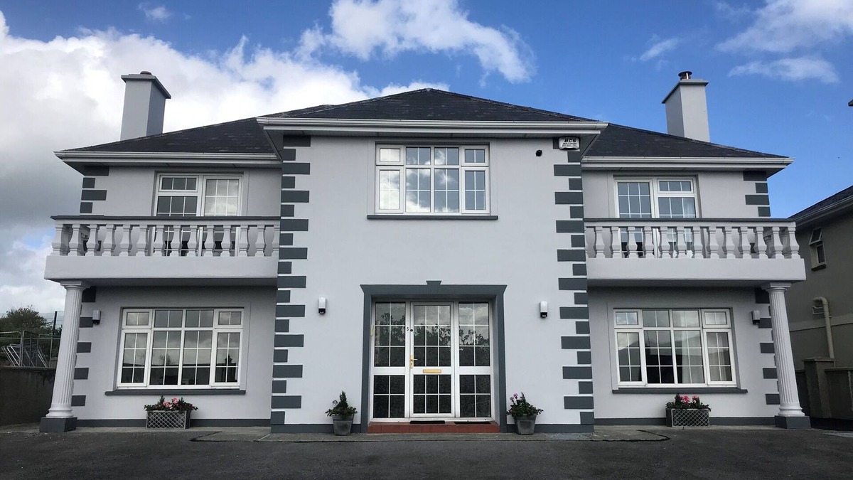 Killarney House | Ad Astra House with magnificent mountain views