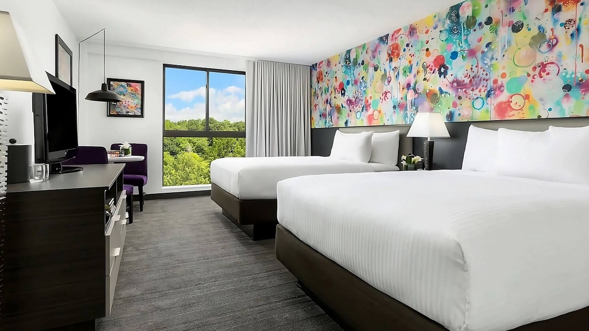 Lower Allston Hotel | ADA 2 Queens with Tub Room at Studio Allston Hotel
