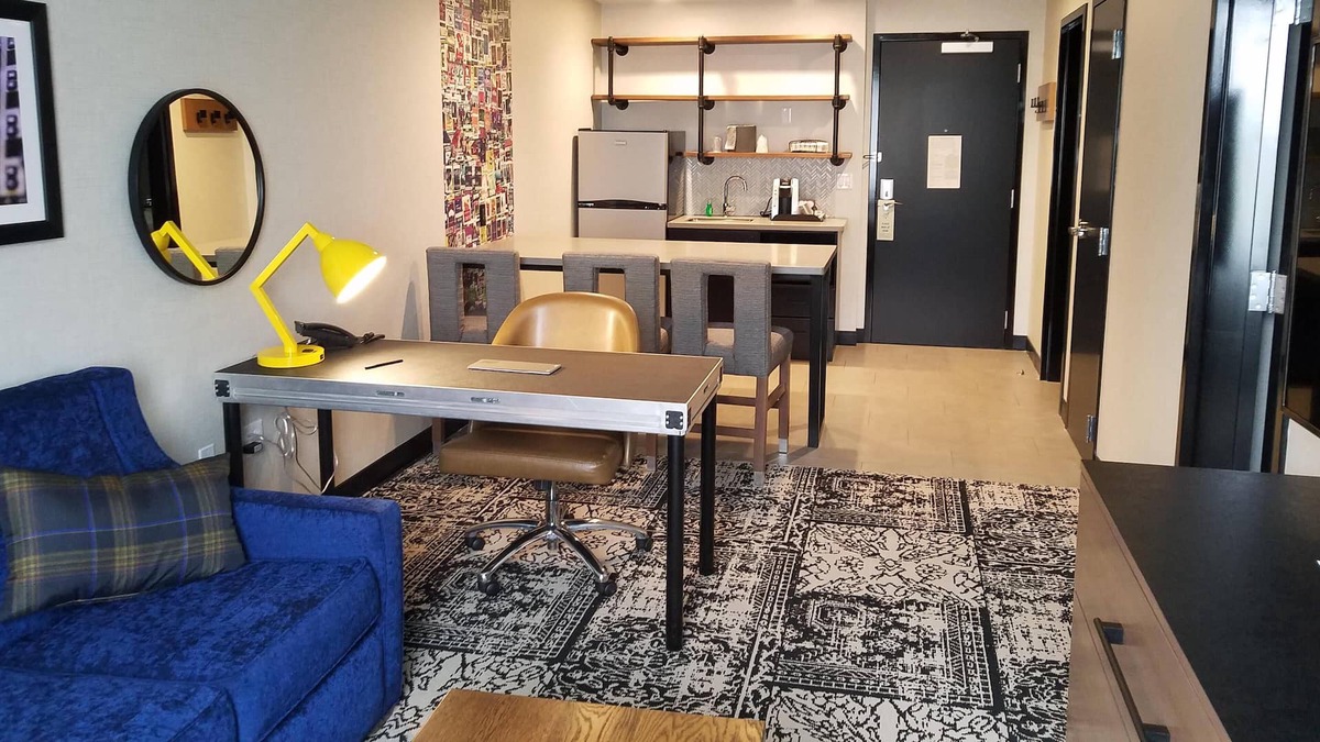 Lititz House | ADA Hearing & Mobility Accessible w/Roll-in Shower - Free Wifi - Plush King Bed