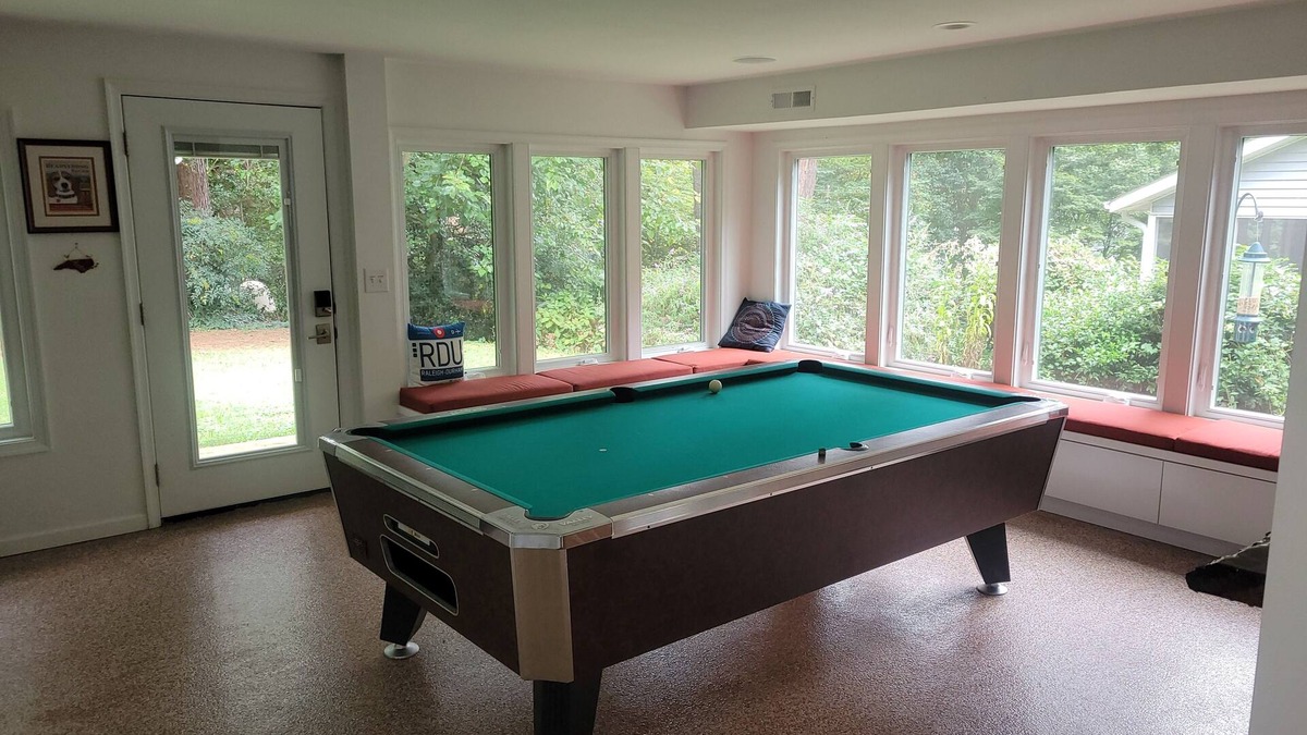 Northwest Raleigh Apartment | ADA King near Crabtree, PNC Arena, State Fairgrounds, NCMA