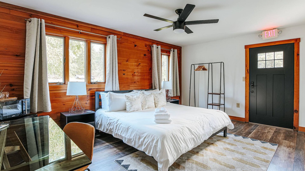Afton Apartment | ADA King Studio + Roll-in Shower | Pet-Friendly
