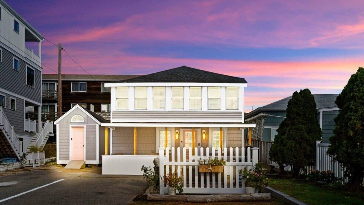 Salisbury Beach House | Addie Shack & Cammie Cabana | Pet Friendly | 10pp