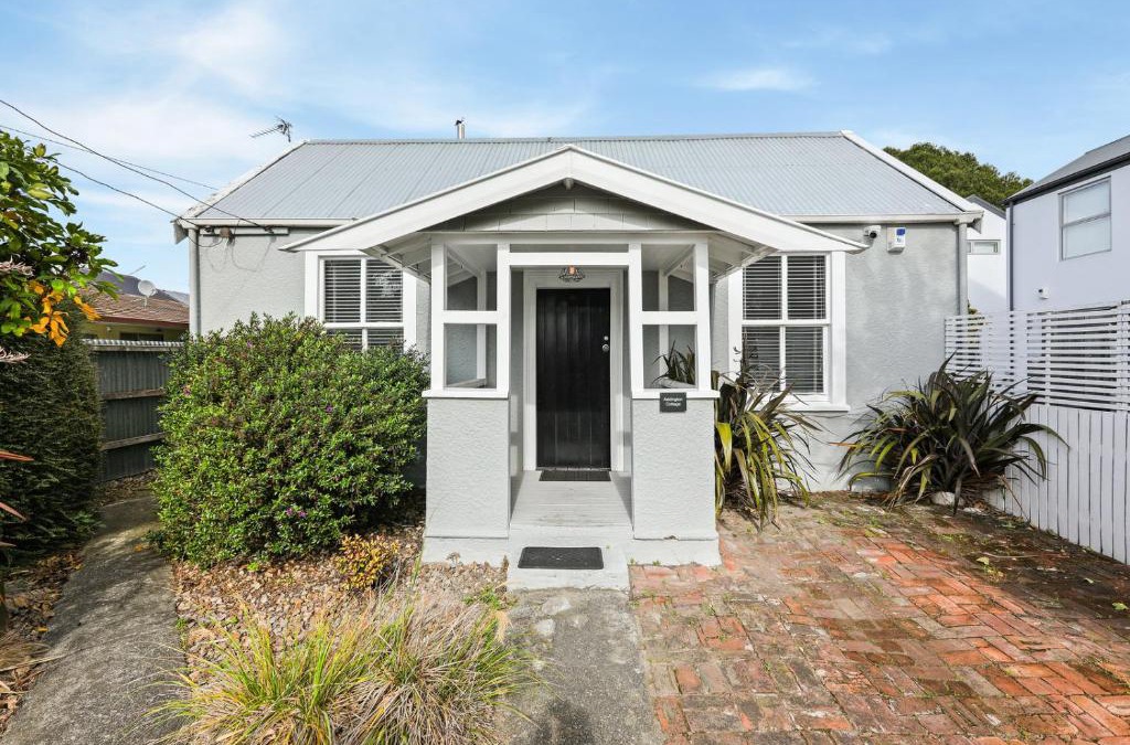 Addington House | Addington Cottage - Christchurch Holiday Home