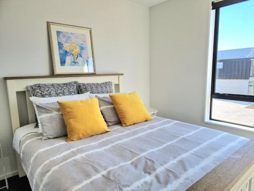 Addington House | Addington townhouse with carpark 8mins walk to Hagley park south