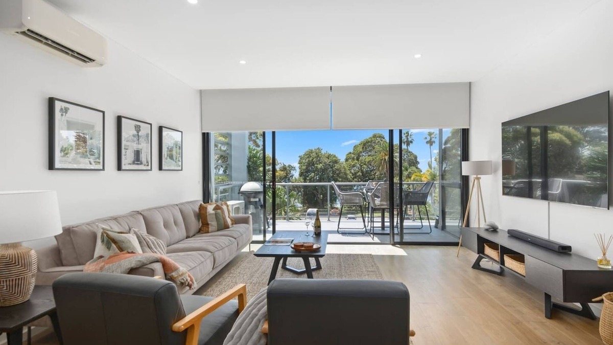 Shellharbour Apartment | Addisons Escape A Breezy Beachfront Beauty