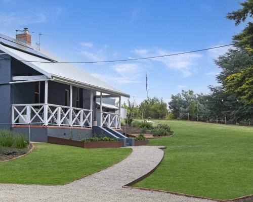 Carey Gully House | Adelaide Hills Luxury Cottage - The Gladys
