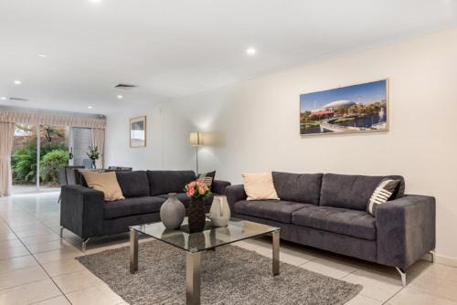 North Adelaide Apartment | Adelaide Style Accommodation-Close to City-North Adelaide-3 Bdrm- FREE Parking