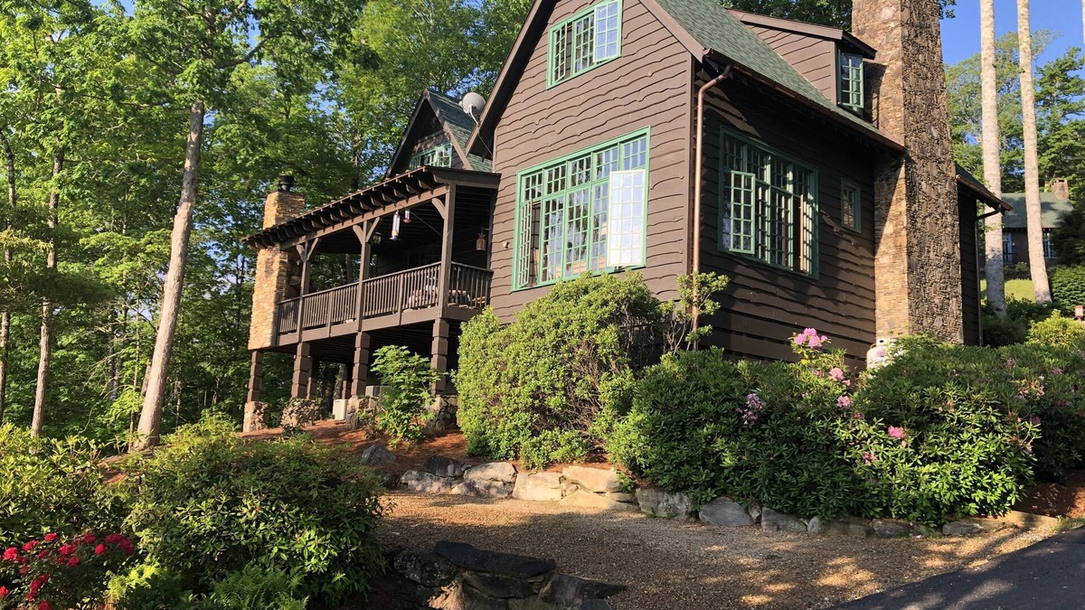 Cashiers Cabin | Adirondack Lodge that has glorious Mountain Views and Lake Glenville peeks