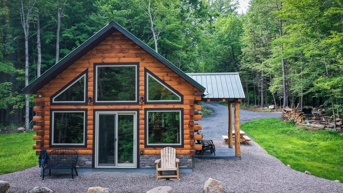 Glenfield Cabin | Adirondack Log Cabin on Scenic Waterfront Natural Soaking Pool