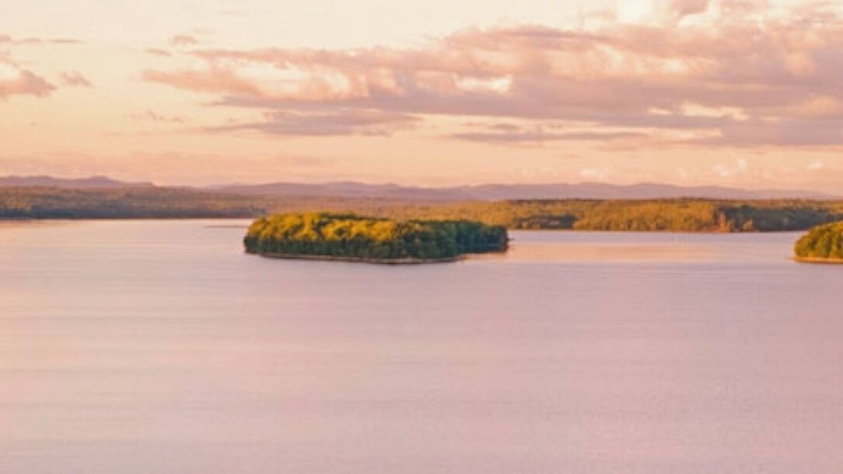 Remsen House | ADIRONDACK LUXURY LAKEFRONT OASIS WITH HOT TUB ‘NEW BUILD’