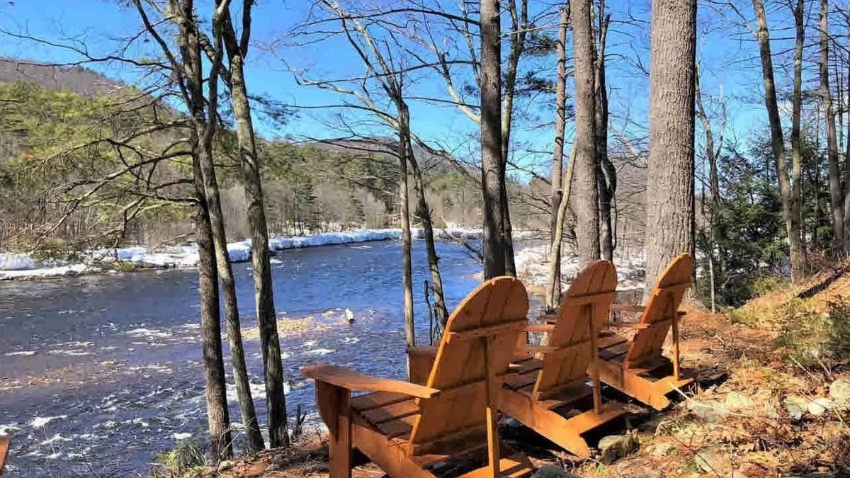 The Glen Ski Chalet | Adirondack “River Rapture"- Lake George/Mount Gore