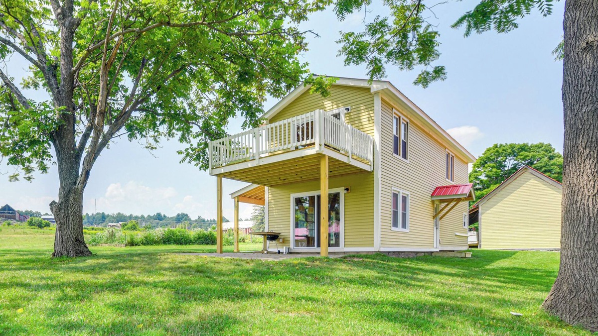 Port Henry Cottage | Adirondacks Cottage w/Countryside Views!