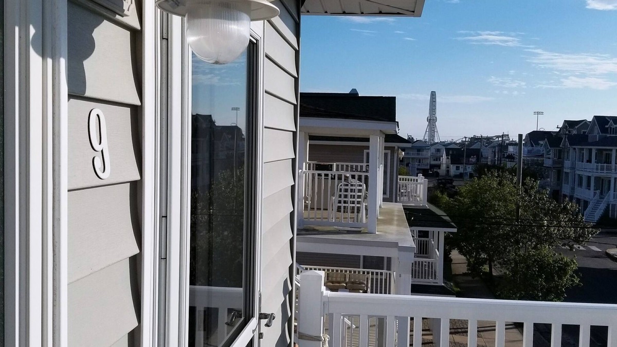 North End Condo | Adjacent To Beach/boardwalk, 5 Minute Walk To Rides & Food, 6 Beach Tags