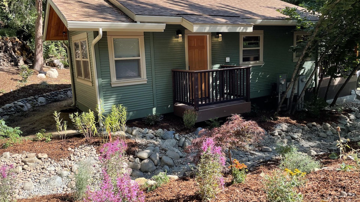 Ashland Cabin | Adjacent to downtown Ashland and Lithia Park. Lithia Park Cabin