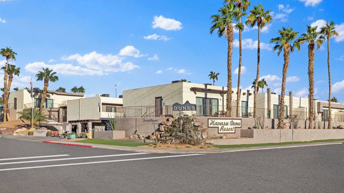 Lake Havasu City Resort | Adjacent to Lake Havasu Studio Suite at Top-Rated Resort w/Pool & FREE WIFI