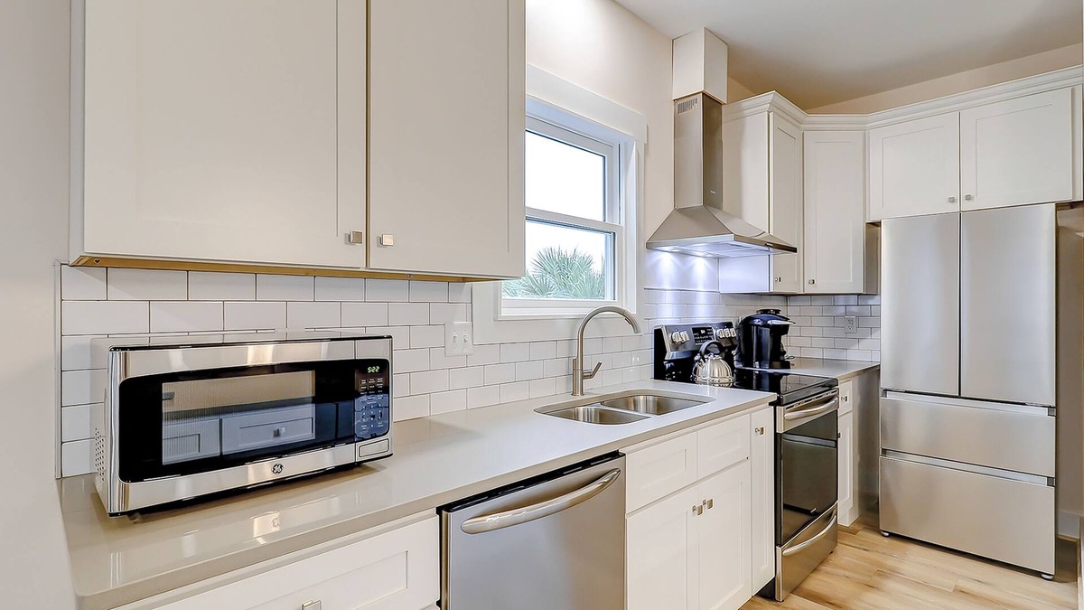 Savannah Victorian District Apartment | Adjoining apartments with 2 full kitchens, 2 W/Ds, central AC, & great location