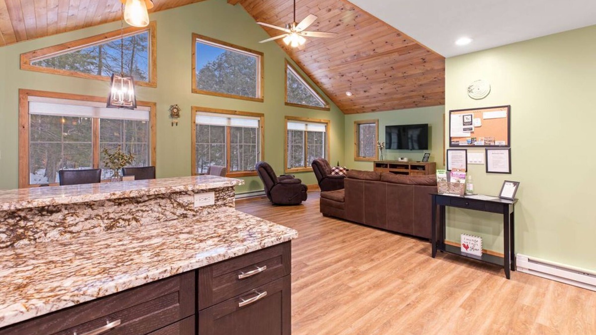 Inlet House | ADK/Camp Teaggie/Lake & Trail Access/Walk to Inlet/Near Old Forge/Water Safari