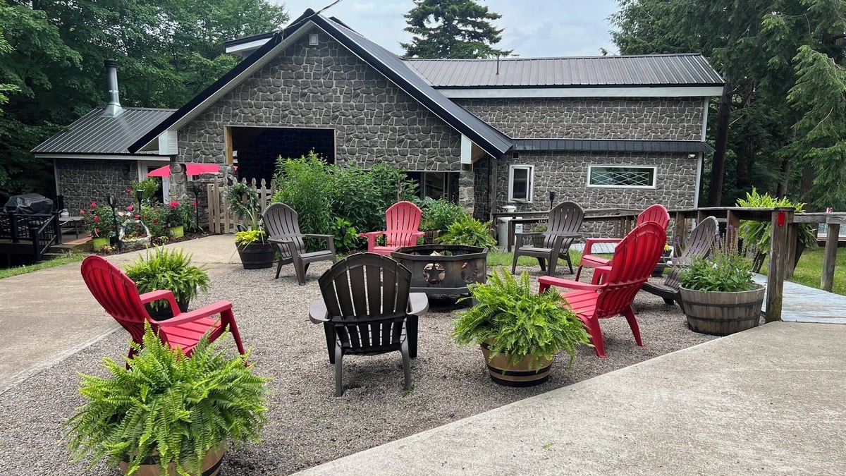 Star Lake House | ADK Lakefront Lodge, free motorized raft in Aug/Sep! Weekly discounts & dogs ok.