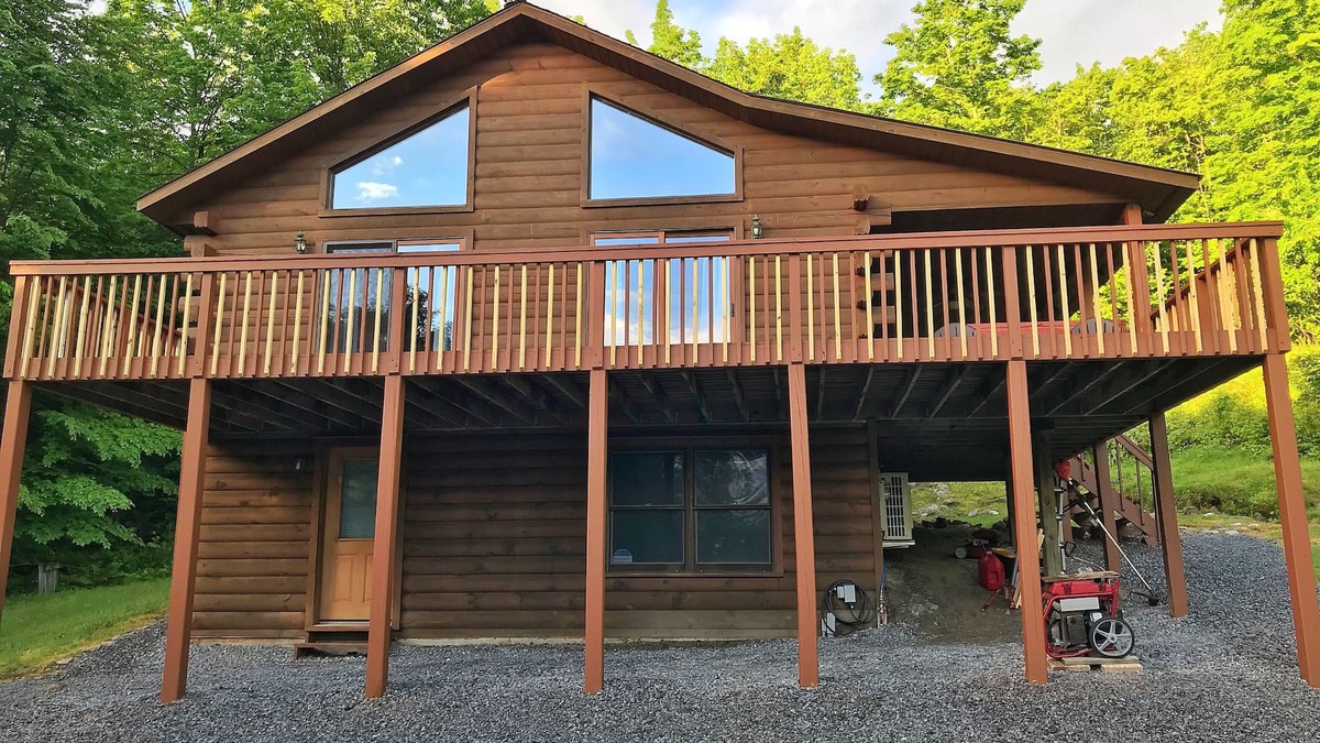 Corinth Cabin | ADK Log Cabin - For The Nature & Wine Lover. Close to LRH Winery, LG & Saratoga.