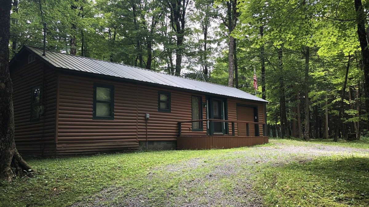 Croghan House | ADK Retreat w/Kayaks, Direct Snowmobiling&ATV Trails, Hiking, Swimming, WiFi