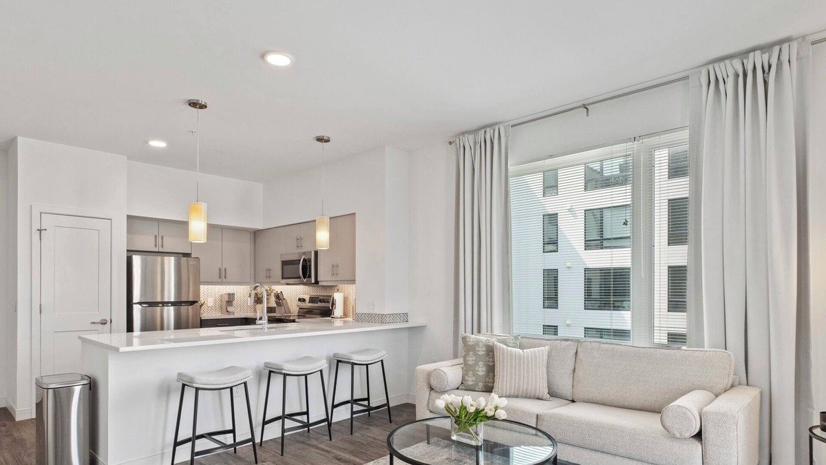 Monroe Ward Apartment | Admirable Comfort 1-Bedroom Apartment - Downtown RVA - Pool, Gym & Parking