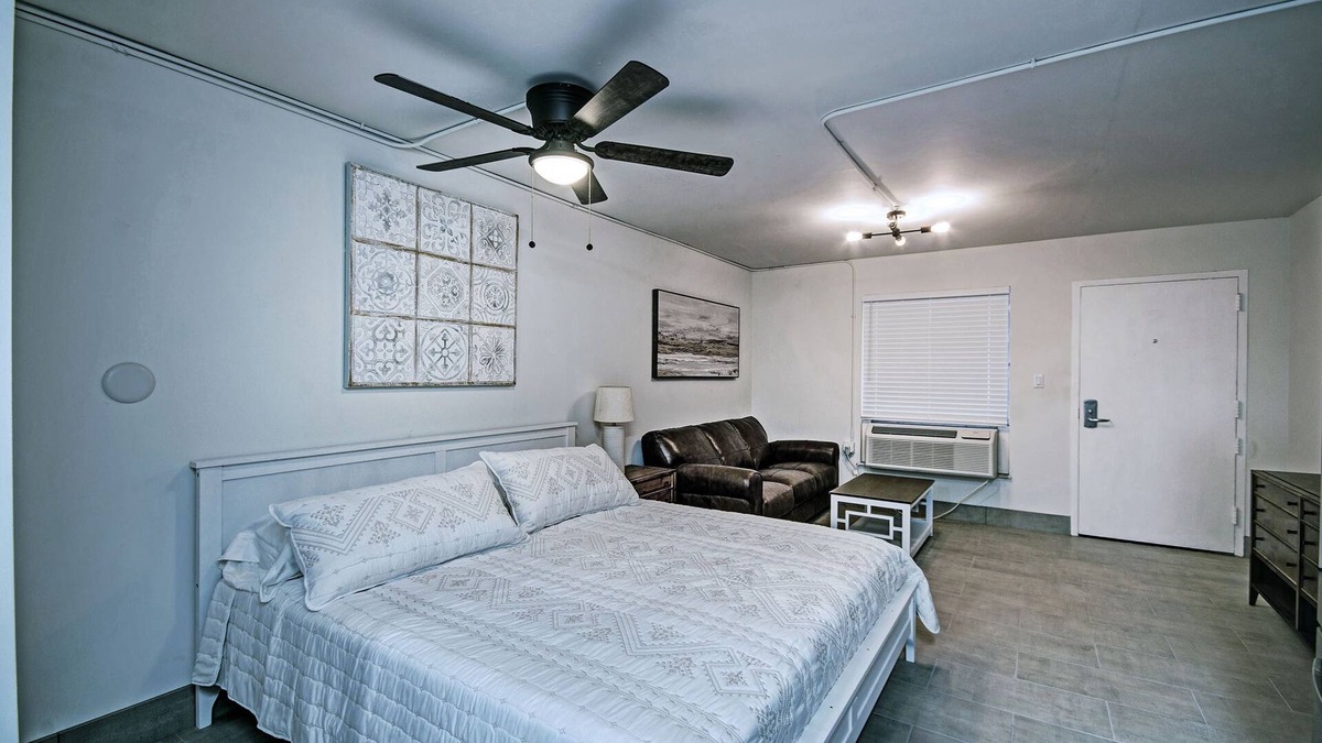 Greater Belhaven Apartment | Admiral Benbow #240