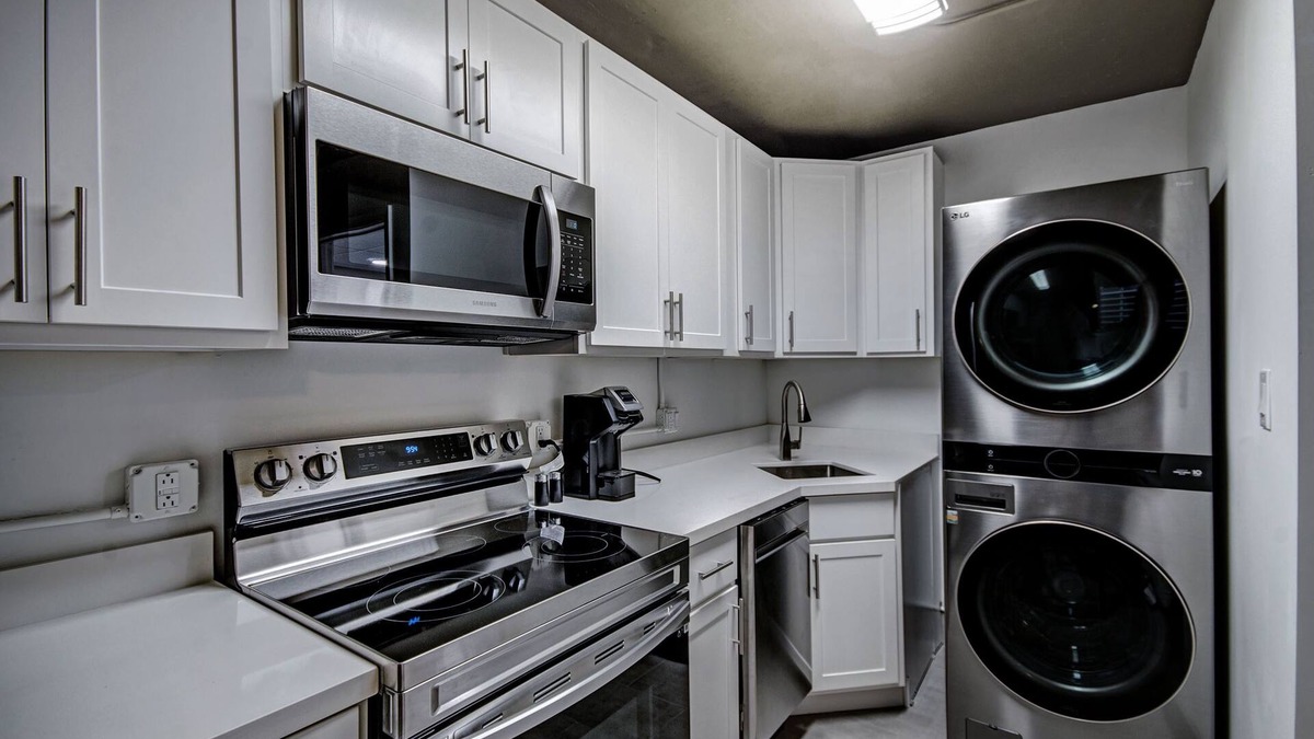 Greater Belhaven Apartment | Admiral Benbow # 255
