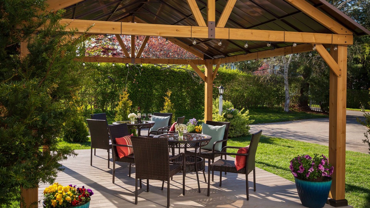 Top of the Hill Bed & Breakfast | Admiral Sims House on Catherine St and Mill St