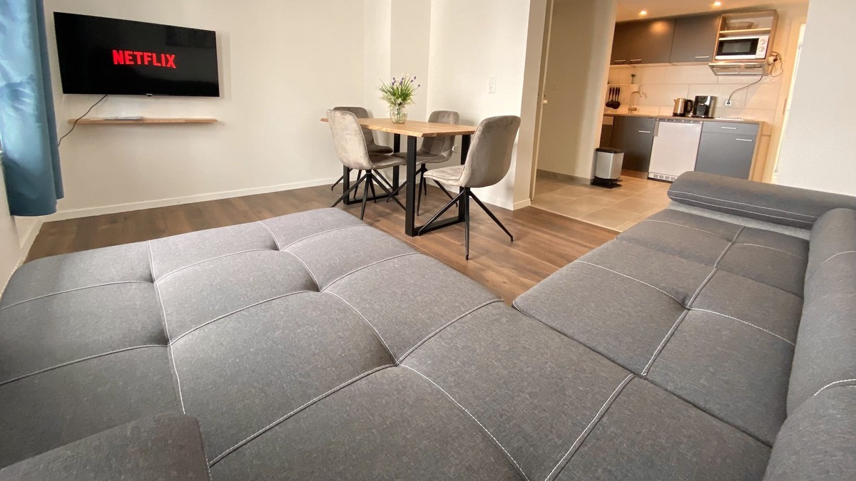 Koetz Apartment | ADN Apartments XL, Minimalist & Modern