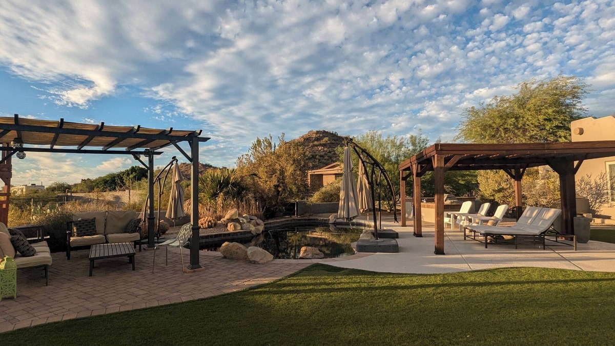 East Mesa House | ADOBE MANOR/Main + Guest Home/Sleeps 20