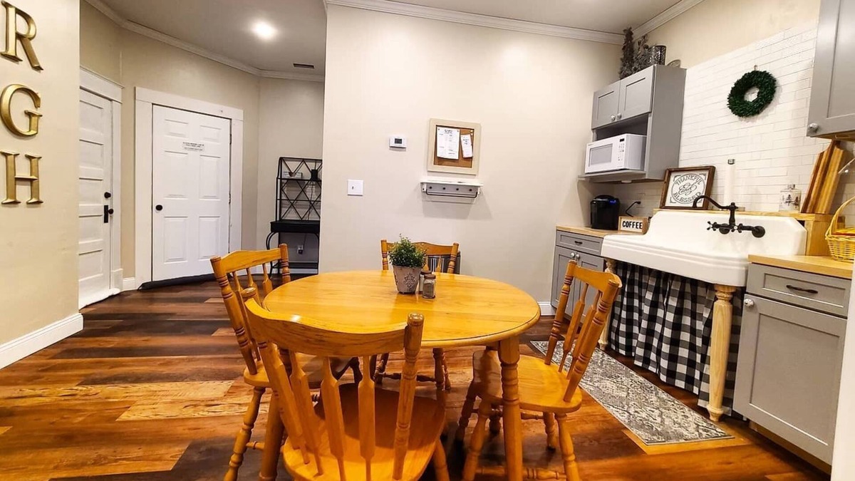 Rosebud Cottage | Adorable 1 bedroom in the heart of Rosebud!