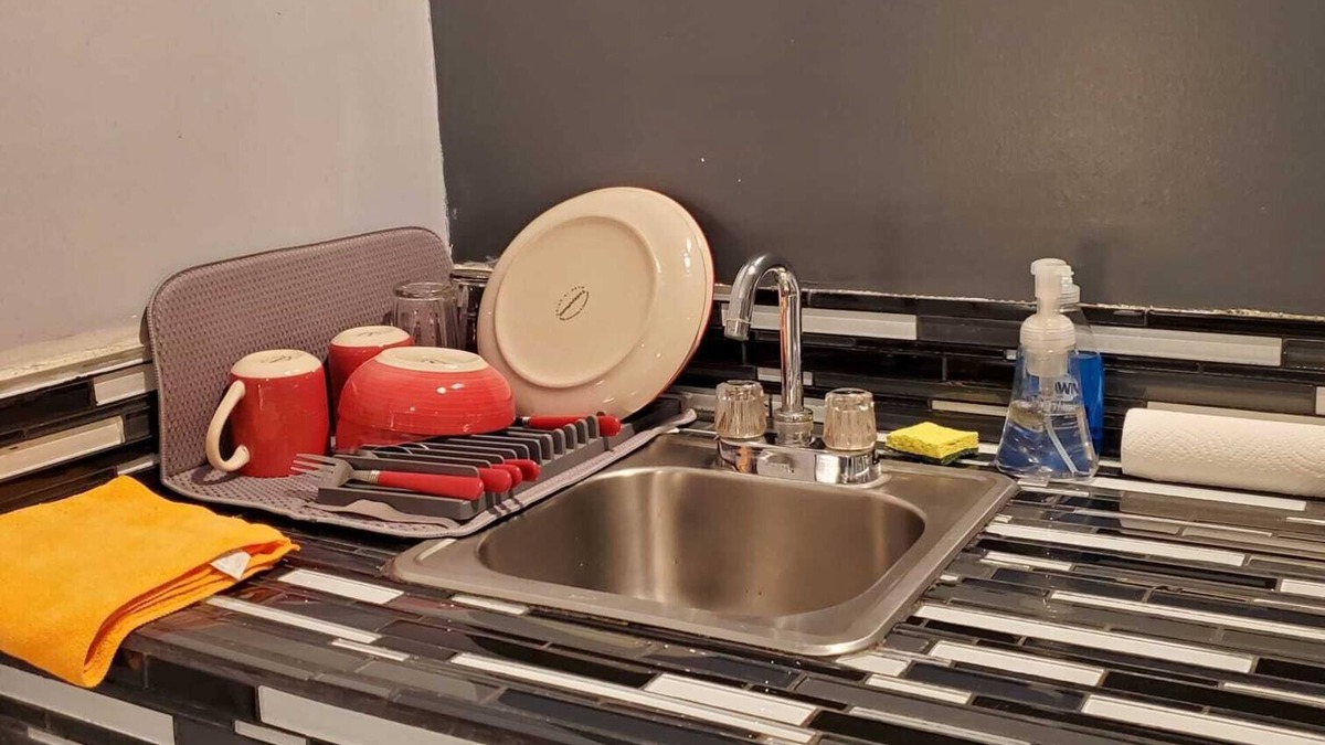 Bonanza Apartment | Adorable 1-bedroom suite with free driveway parking