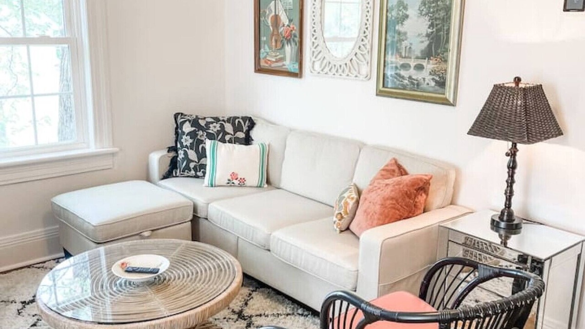 Columbia Apartment | Adorable 1BR Apt. w/KING bed 1 m. to square!