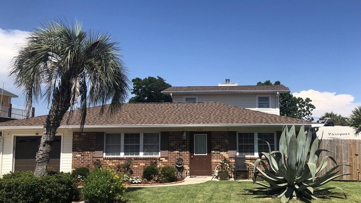 Lower Grand Lagoon House | Adorable 2-Bedroom Vacation Rental- Ideal Location- 8 minute walk to the beach!
