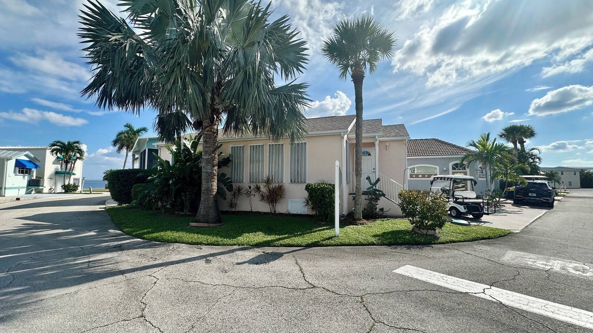 Nettles Island House | Adorable 2 bed 1 full bath beach bungalow is sure to please!