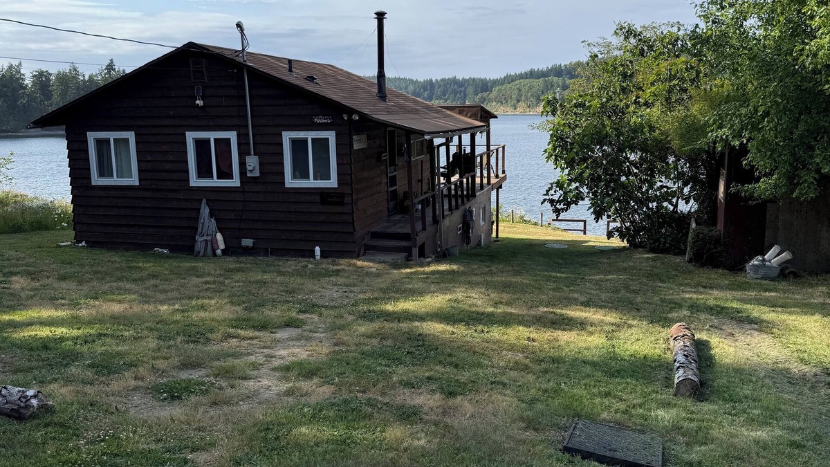 Anderson Island Cabin | Adorable 2-bedroom cabin in Anderson Island