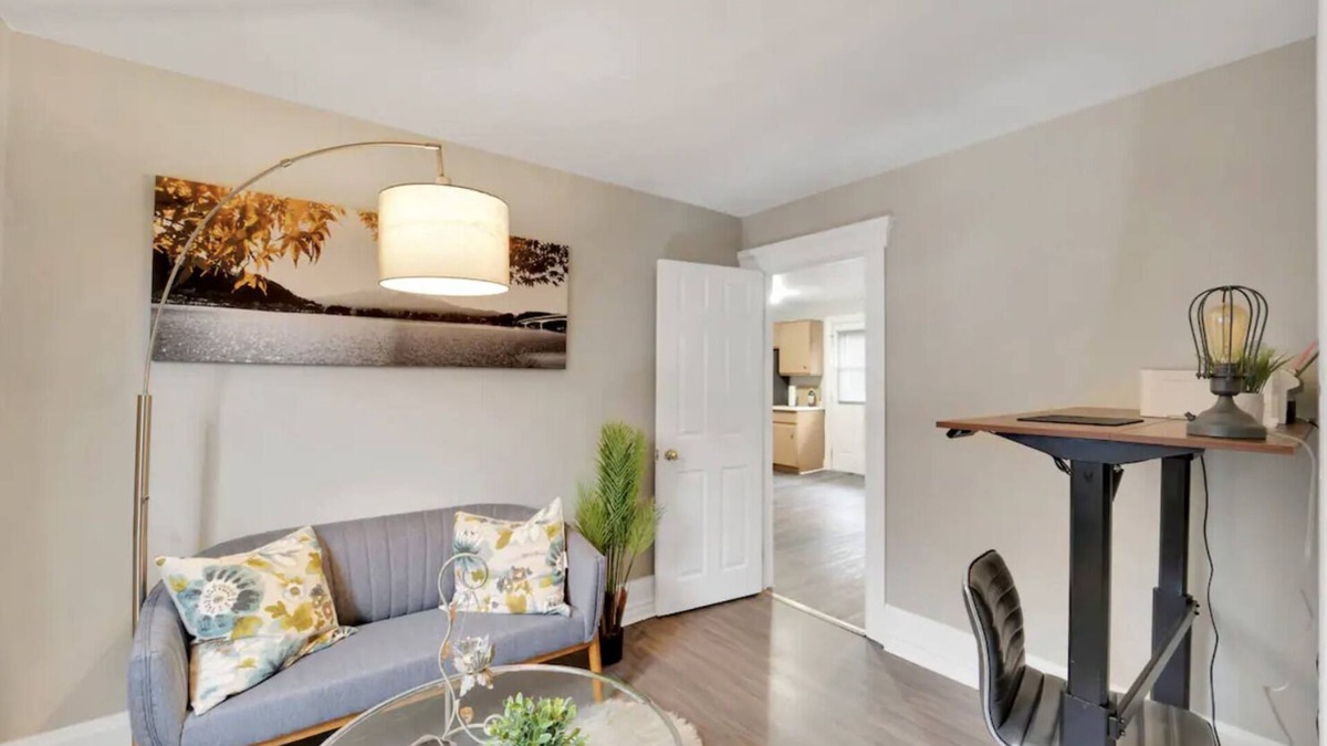 Windsor Apartment | Adorable 2 bedroom Apt in the heart of Windsor