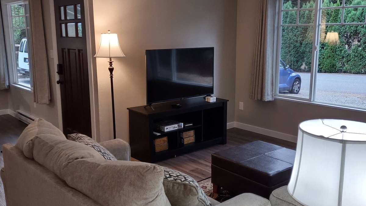Silver Lake House | Adorable 2 bedroom duplex/home 2 blocks from lake. Close to everything in the NW