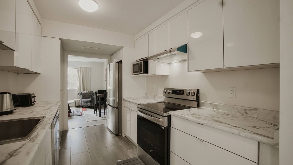 Hope House | Adorable 2 bedroom suite with free parking