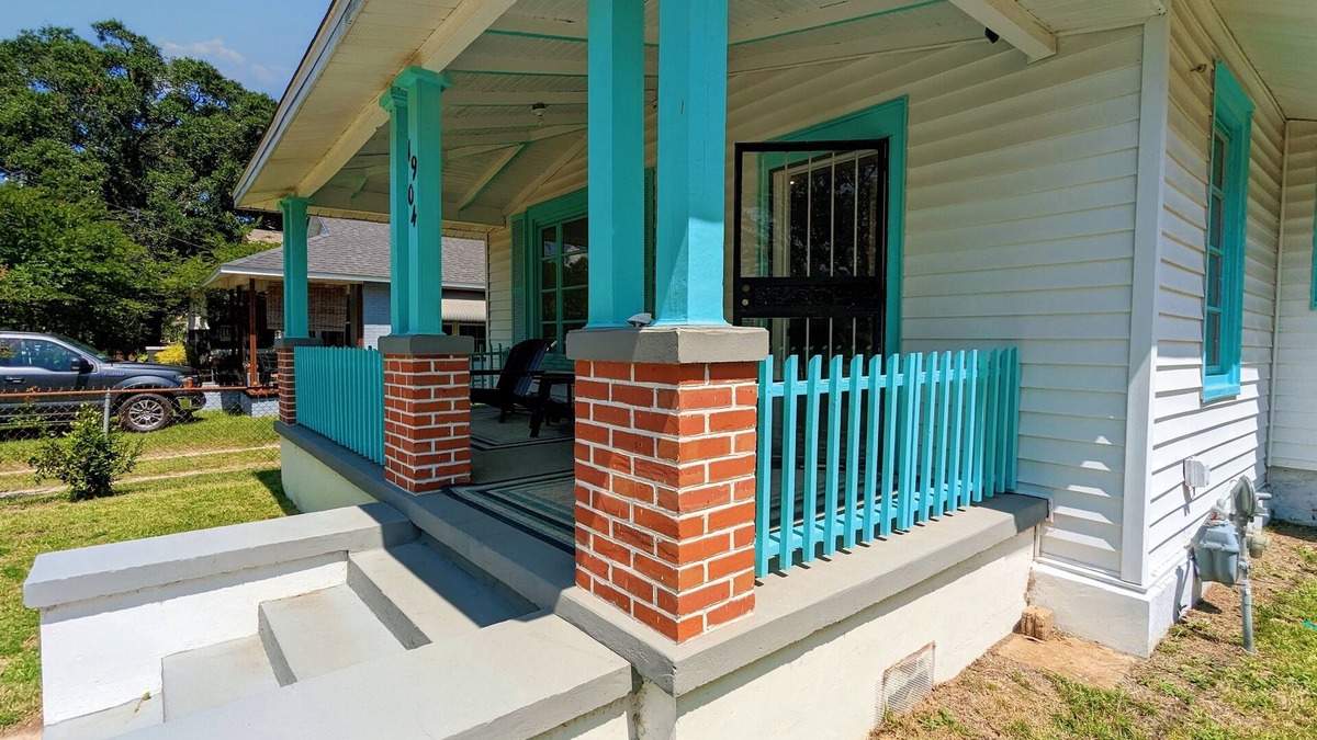 South Pensacola House | Adorable 2 BR Bungalow Near DT, NAS, Beaches