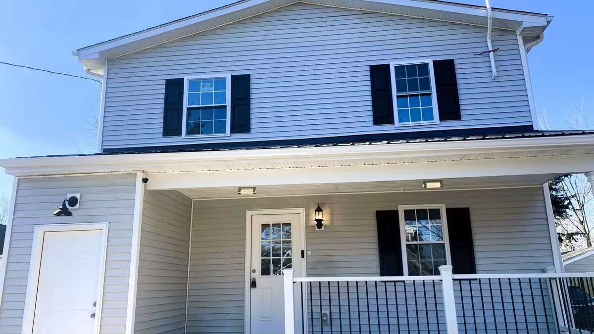 Frazer House | Adorable 2 story 4-bedroom new construction single family w central air, WiFi