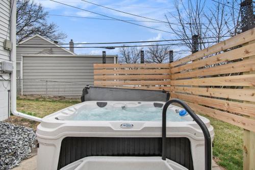 Benson House | Adorable 2BR Hot Tub Close to Attractions