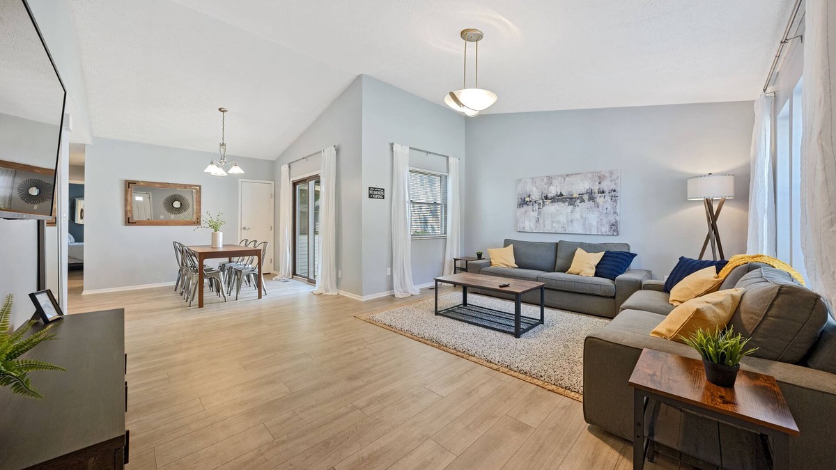 Gahanna House | Adorable 3 bed, 1.5 bath Ranch Home with fenced yard