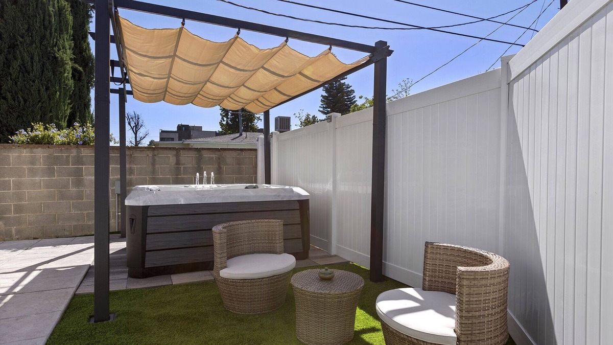 Valley Glen House | ༄Adorable༄ 3 bedroom home with Hot Tub & more