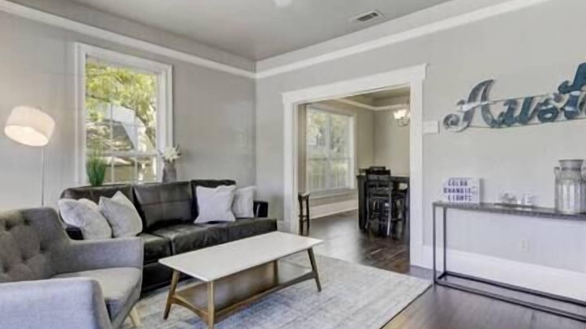 Galindo House | Adorable 3BR 1930s bungalow centrally located
